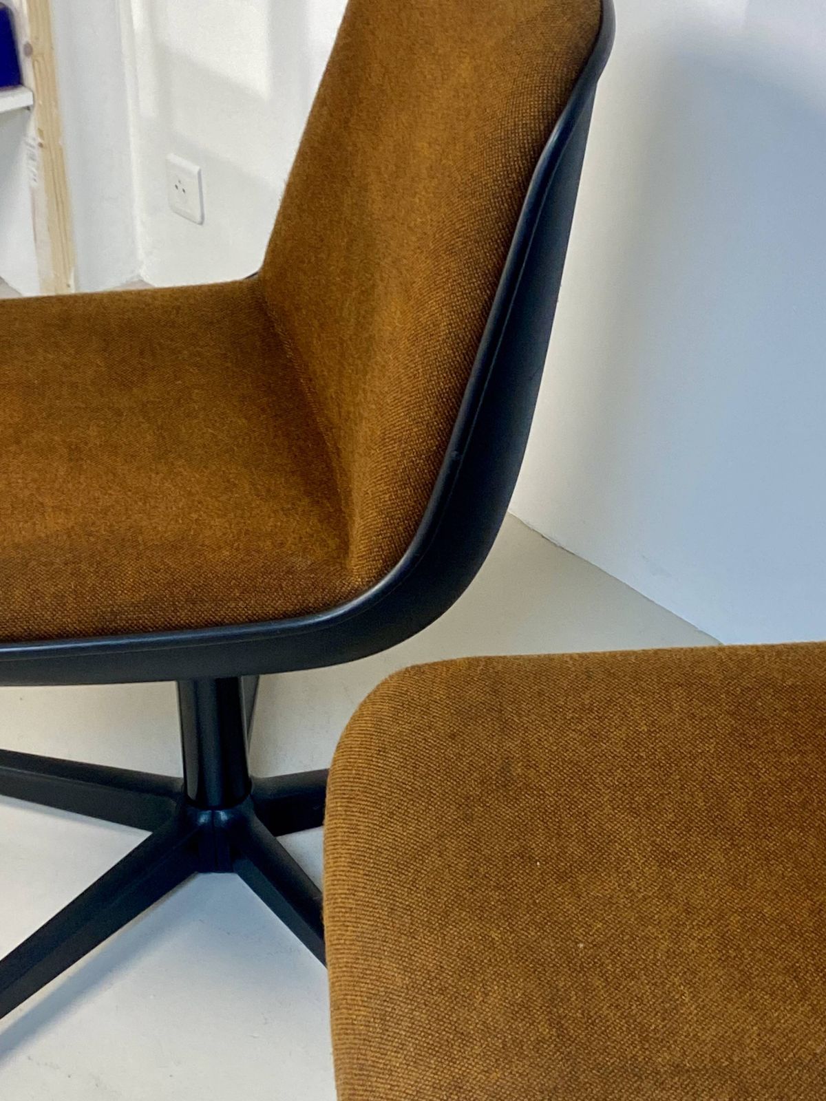 photo furniture Pair Of Comforto Armchairs From The 1970s.