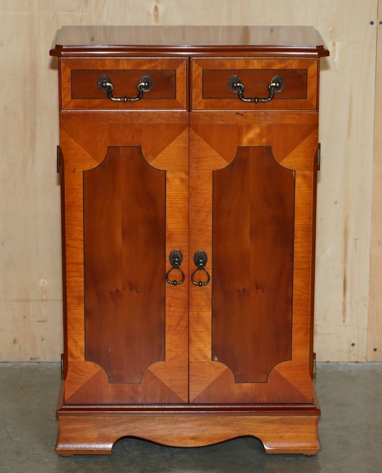 Lovely Vintage Burr Yew Wood Cd Or Dvd 120 Piece Holding Side Cabinet Tower photo for sale