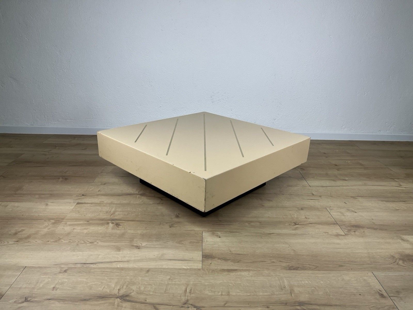 photo furniture Square Coffee Table Lacquered Wood Beige Deco 1950’s Vintage Design