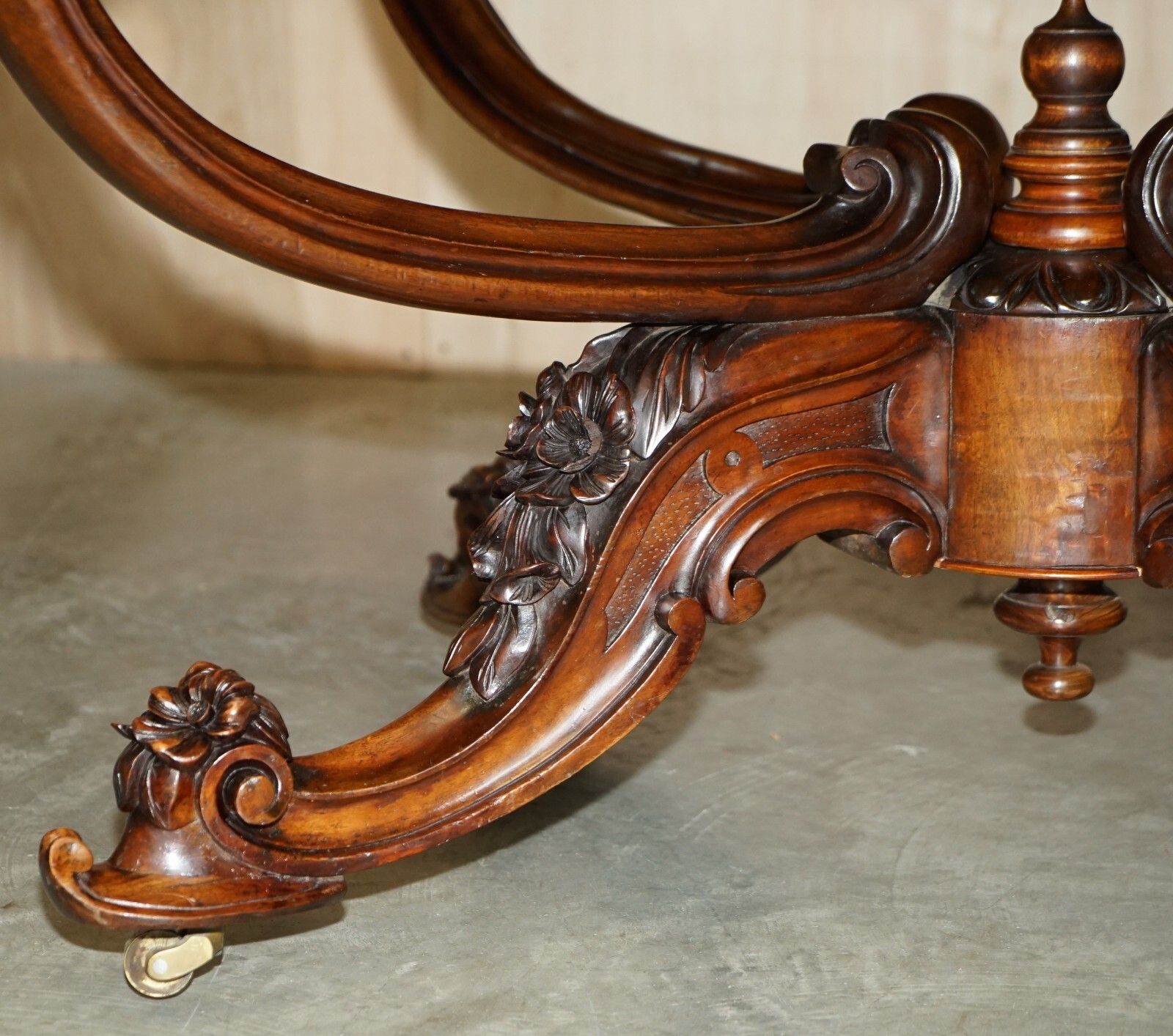 Very Fine Circa 1860 Antique Victorian Ornately Carved Centre Burr Walnut Table photo 3750.0