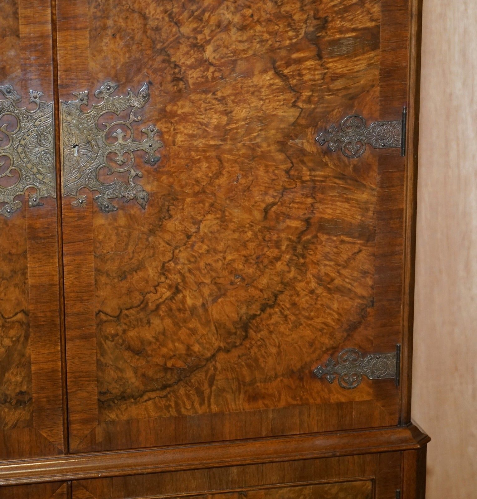 Sublime Art Deco Drinks Cabinet With Exquisite Burr Walnut Panels Cabriole Legs photo buy