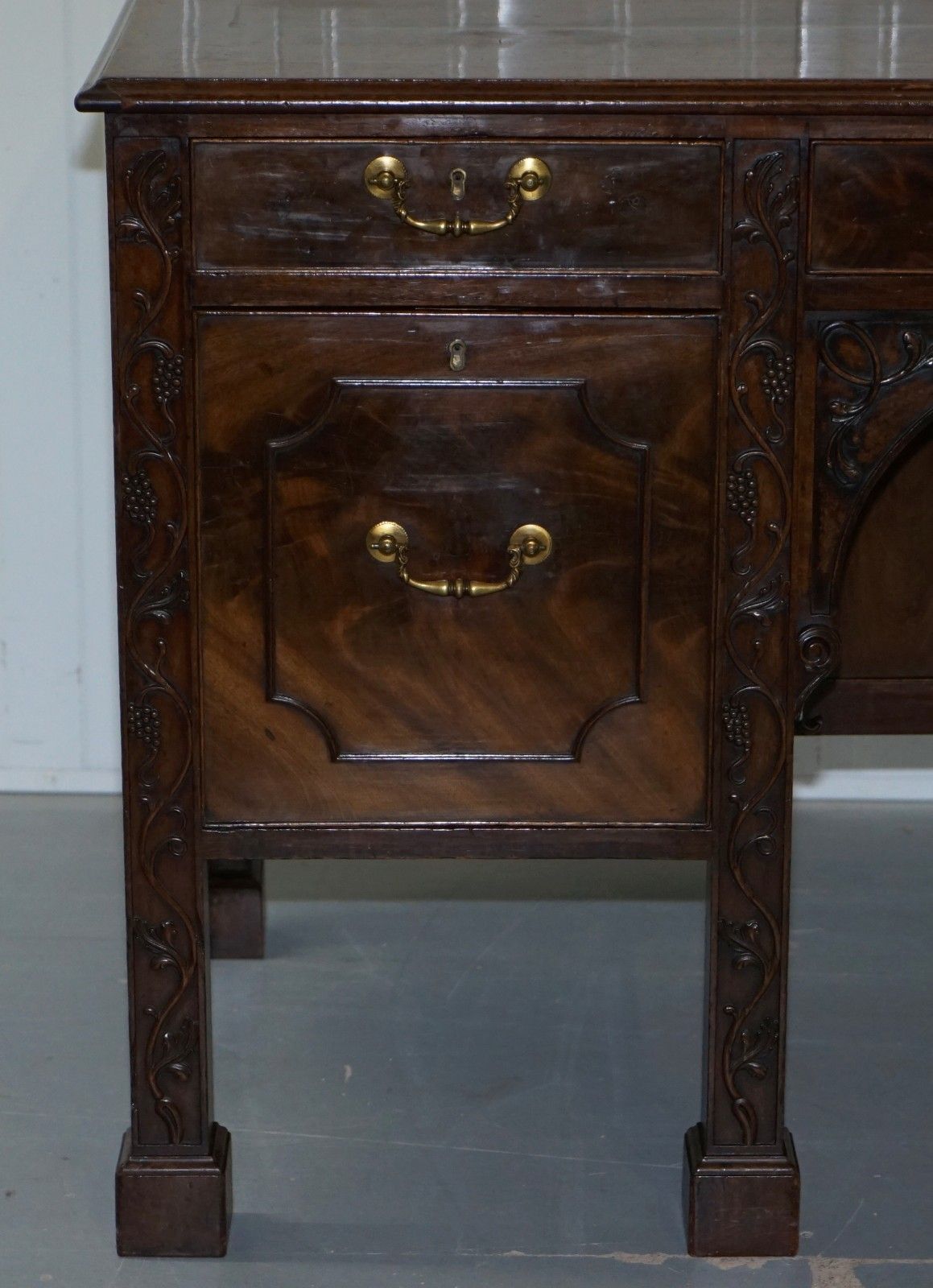 Viscountess Boyd's Ince Castle Rare George III Mahogany Sideboard Chippendale photo vintage