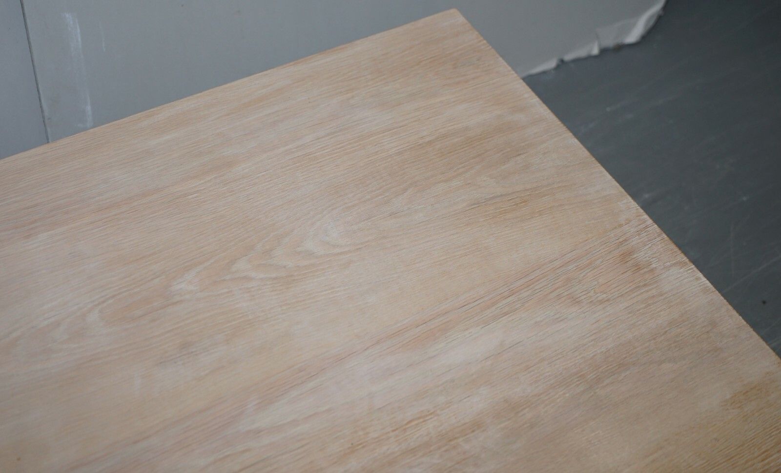 Very Large Limed Oak Coffee Of Cocktail Table 123.5cm Wide Carved Pillared Legs photo vinterior
