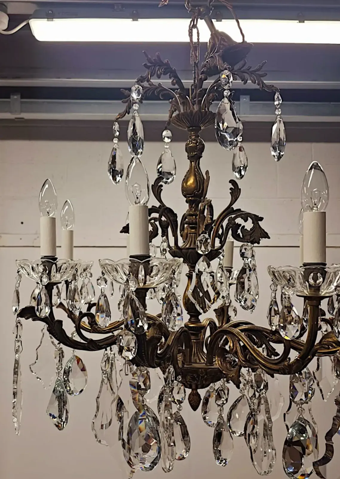 A Stunning Early 20th Century Italian Gilt Bronze And Crystal Eight Branch Rewired Chandelier photo vinterior