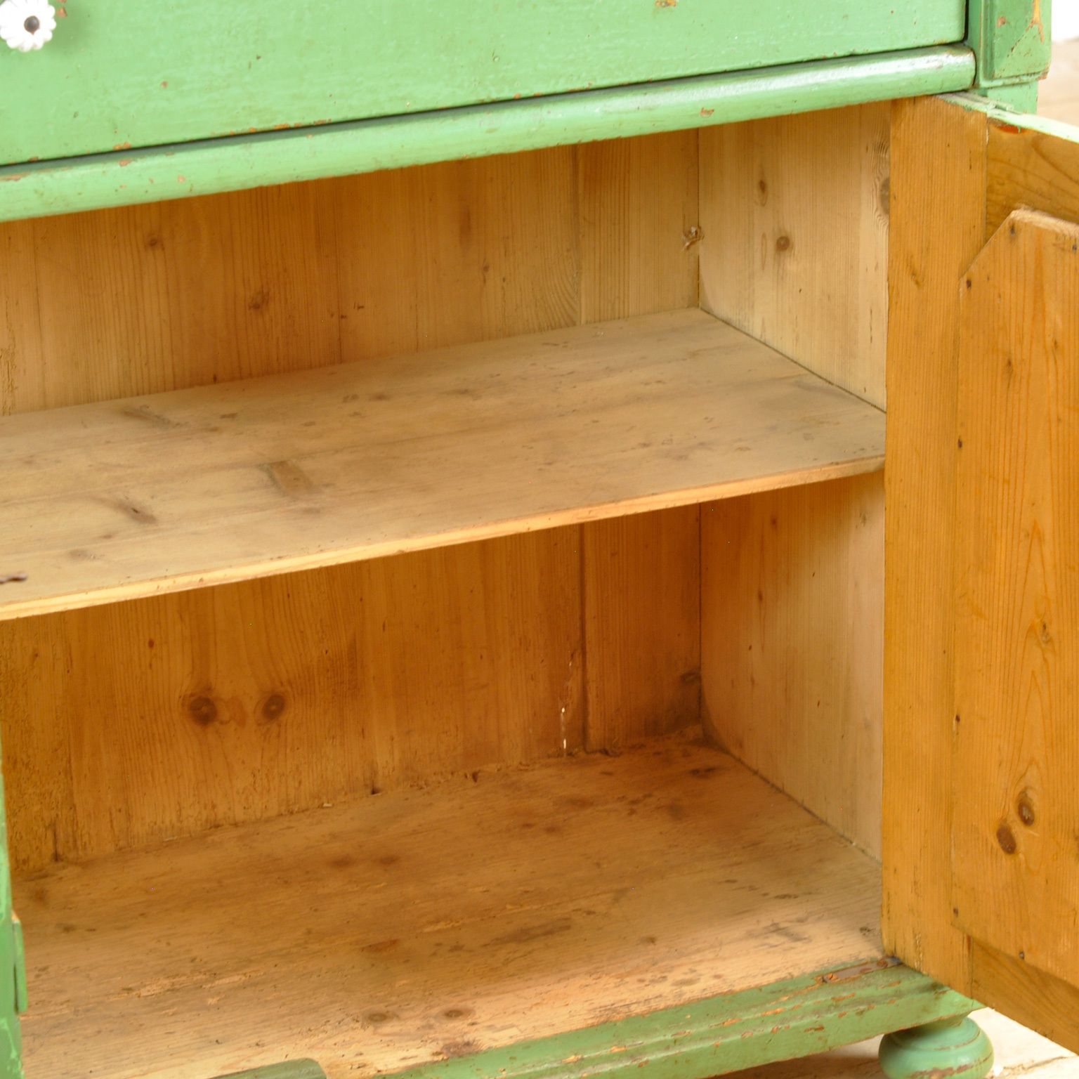 photo furniture Solid Pine Dresser, 1910’s
