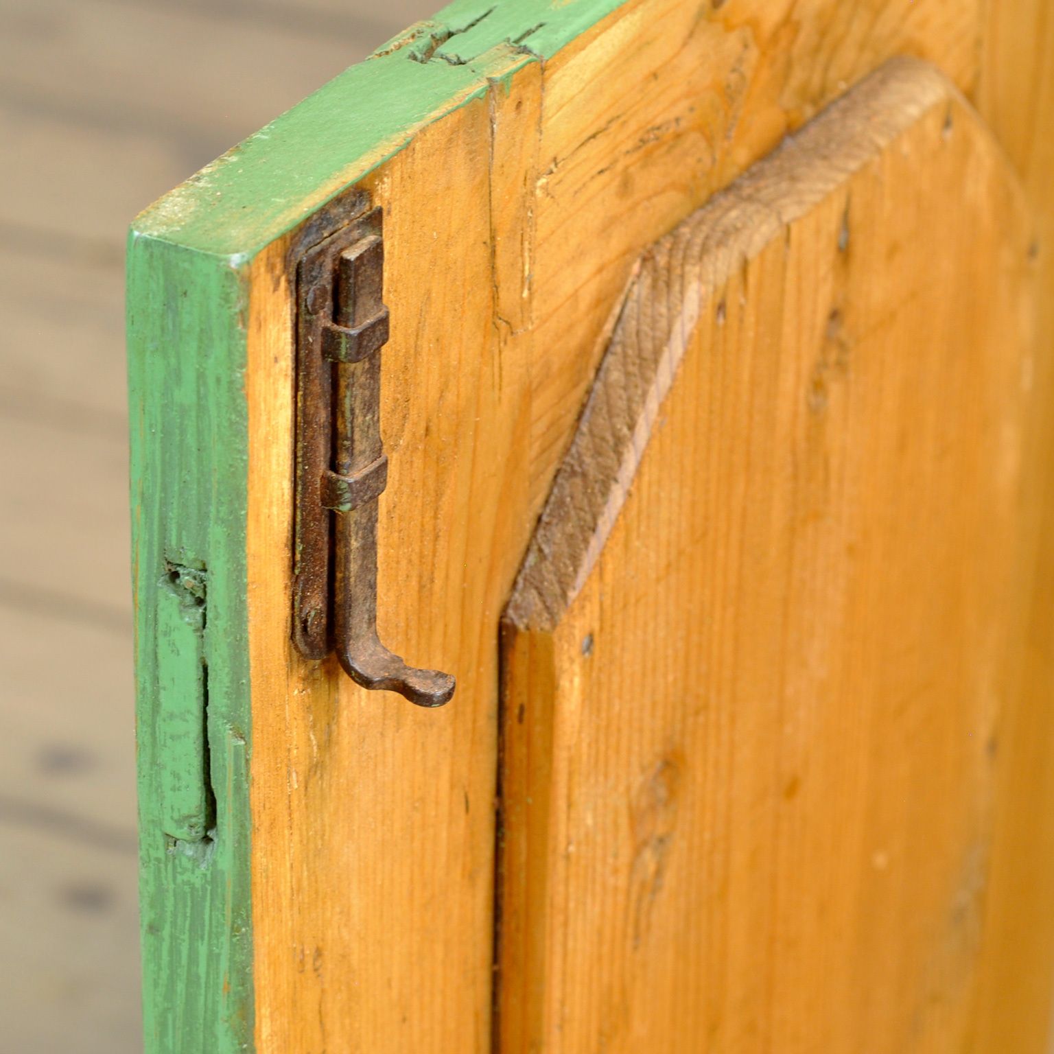 photo vinterior Solid Pine Dresser, 1910’s