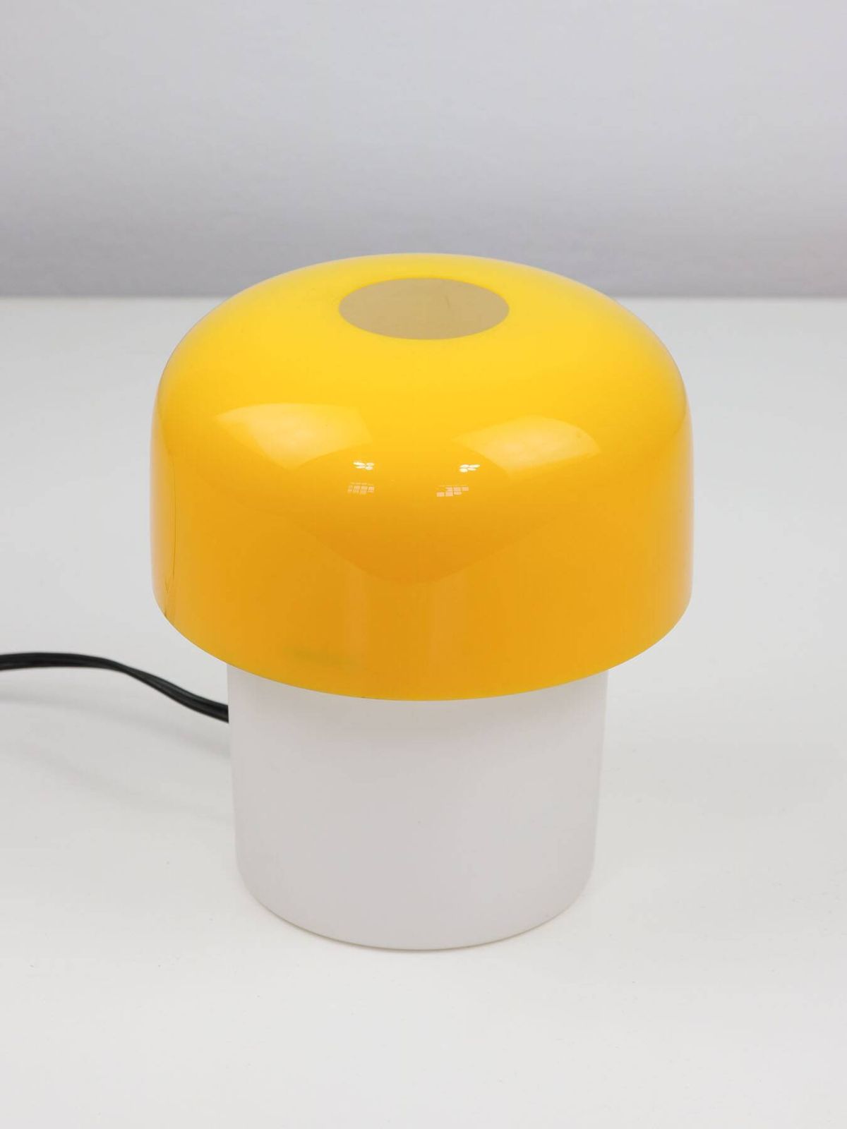 photo vintage Rare Yellow Mushroom Table Lamp By Luigi Massoni For Guzzini, 1970s