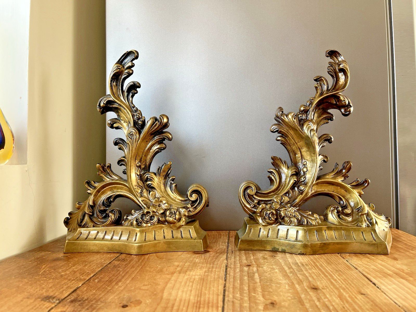 photo vintage French Rococo Style Acanthus Fireside Fire Dogs Andirons Chenet Antique Vintage