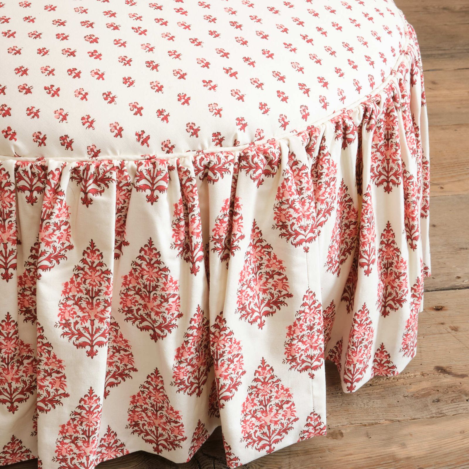 photo for sale Mid 19th Century Chaise Longue In Titley & Marr Printed Cotton