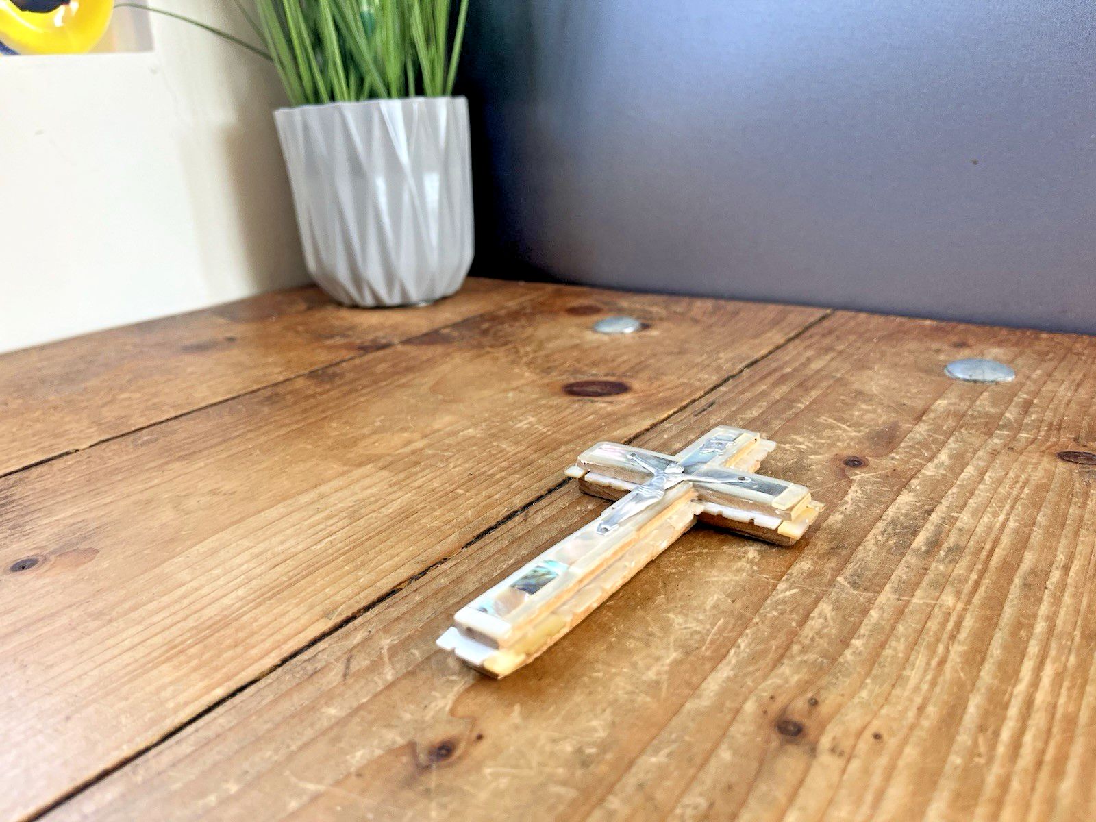 Antique Mother Of Pearl Abalone Olive Wood Wall Hanging Crucifix Cross Jesus Sta photo Art