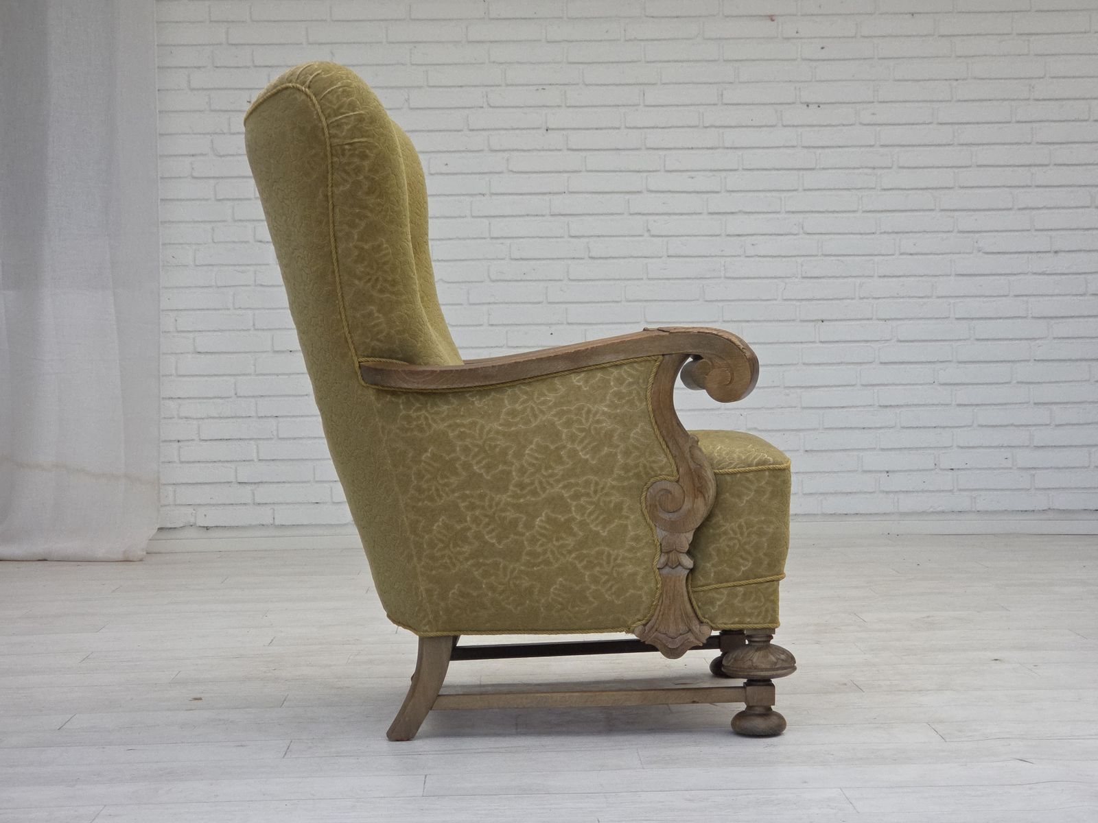 Ca. Jaren 1960, Deense Fauteuil Met Hoge Rug, Meubelbekleding Van Katoen/Wol, Massief Eikenhout. photo 970.0