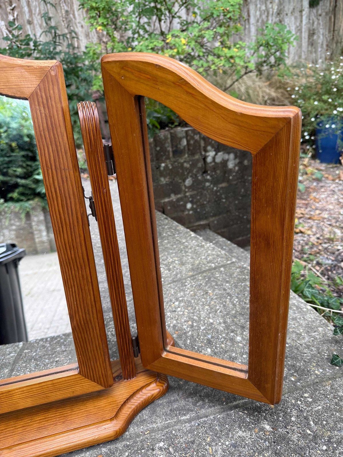 Vintage Pine Triple Vanity Mirror, Rustic Dressing Table Trifold Mirror With Arched Centre And Hinged Side Panels, 1980s Pine Mirror photo 149.0