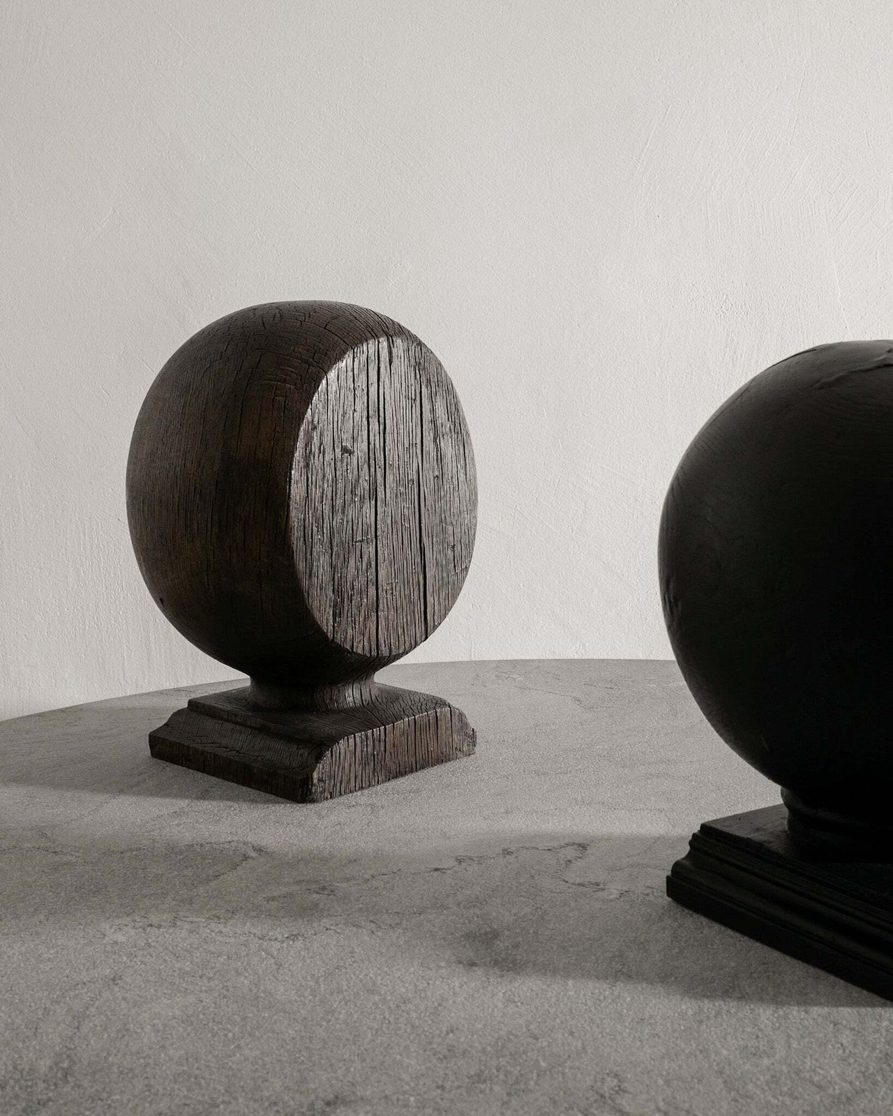 Pair Of English Antique Wooden Globe Sculptures In Black & Brown Stained Oak Produced In England photo furniture