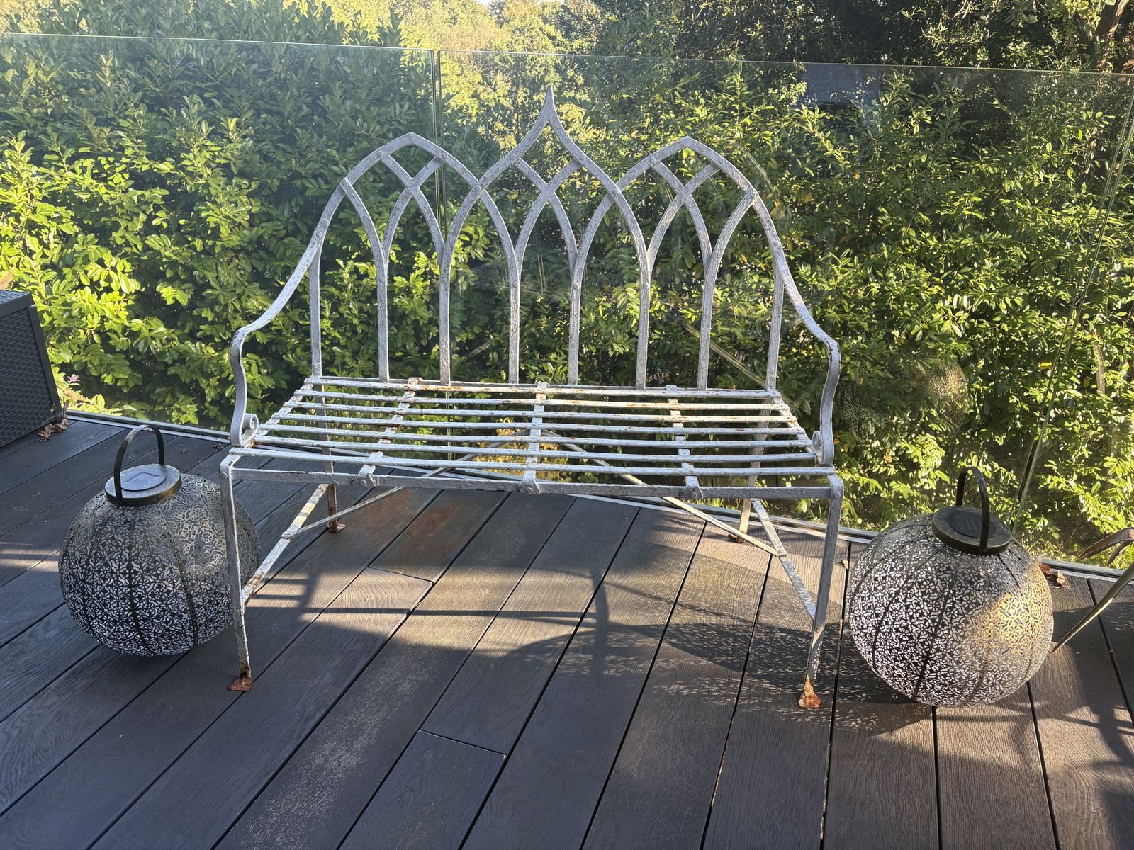 Gothic Arched Garden Furniture Set – Wrought Iron Bench & Two Chairs In White photo vinterior