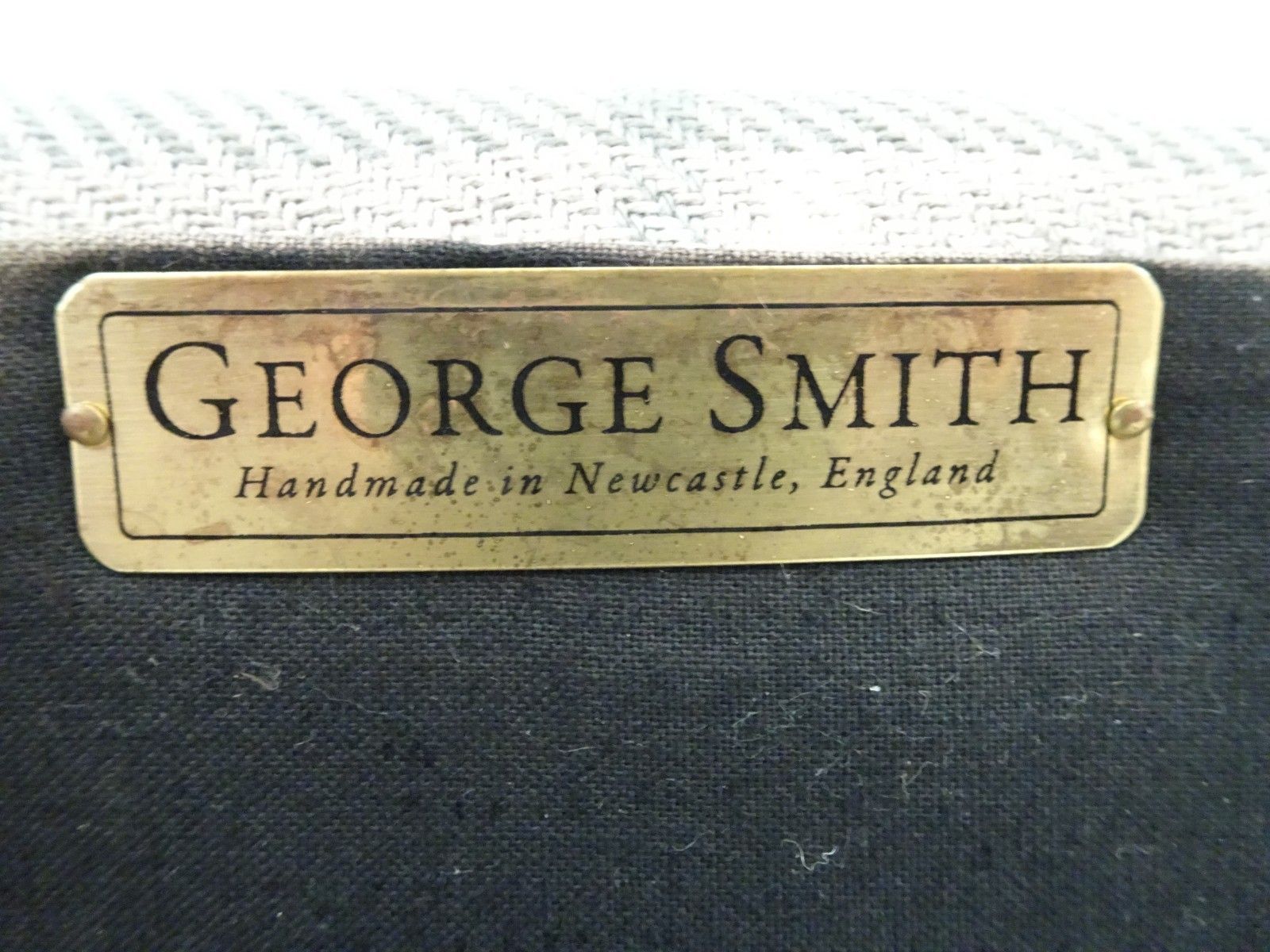 Furniture George Smith Large Square Arm Sofa In Soft Grey Check In Good Condition photo