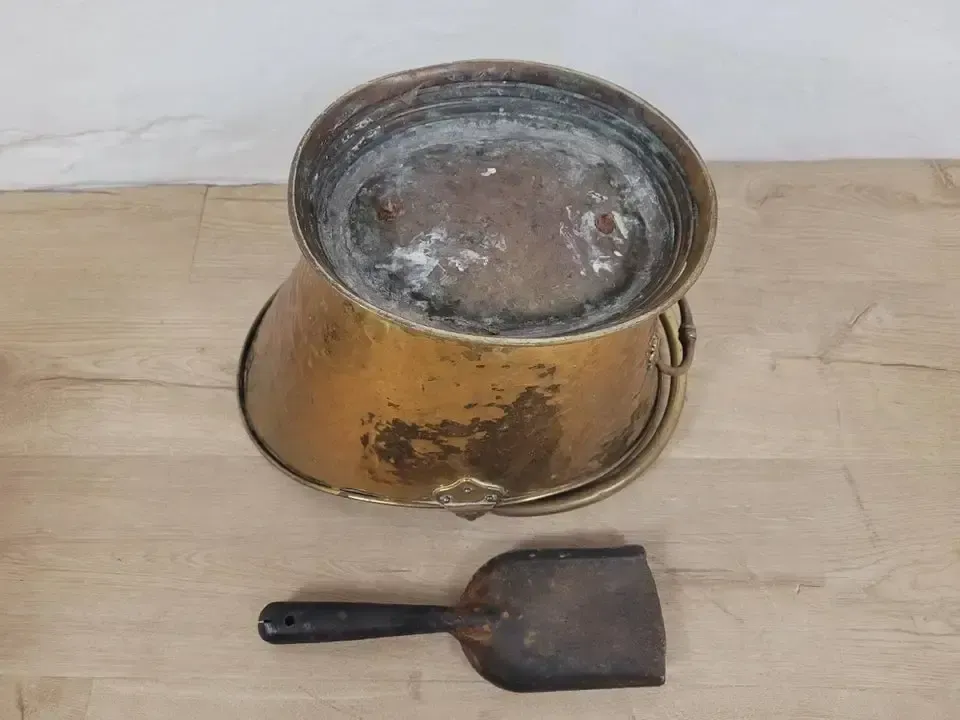photo vintage Victorian Brass Coal Scuttle Bucket Shovel 19thc Antique