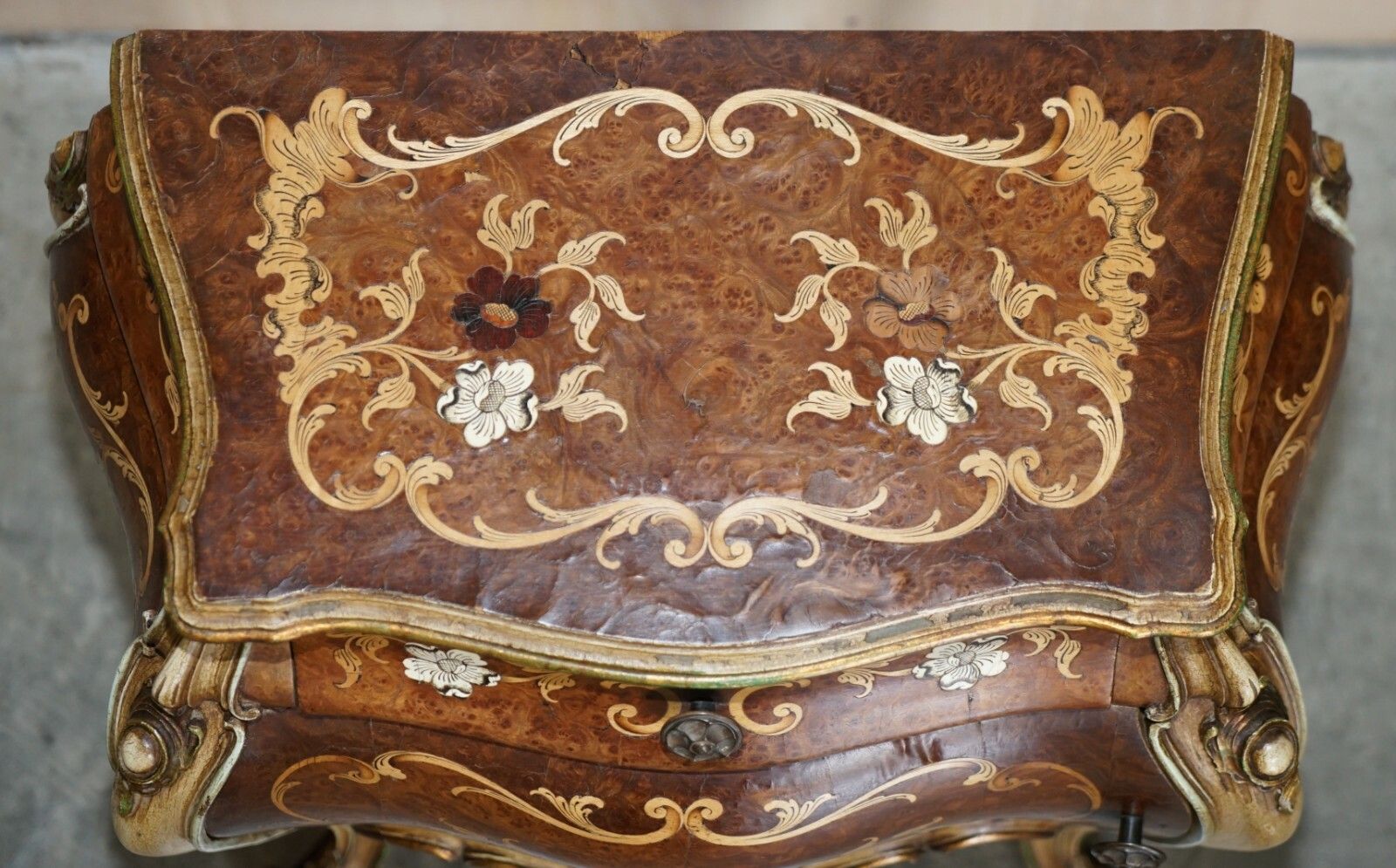 2950.0 Fine Pair Of Italian Marquetry Inlaid Burr Walnut Bedside Bombe Chest Of Drawers photo