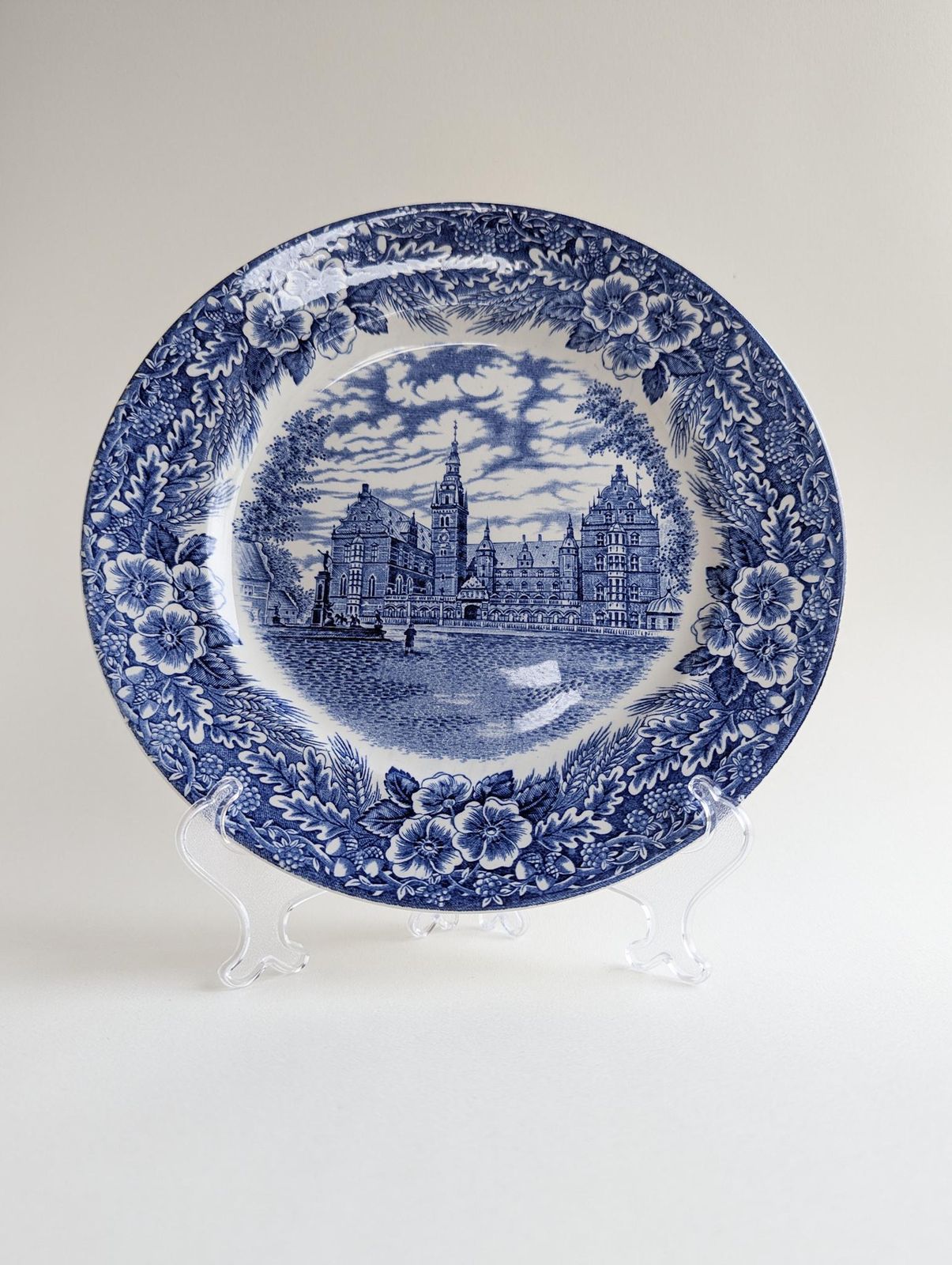 Set Of Five 1978 Castle Dinner Plates, Vintage Danish Blue And White 'Frederiksborg Slot' Design