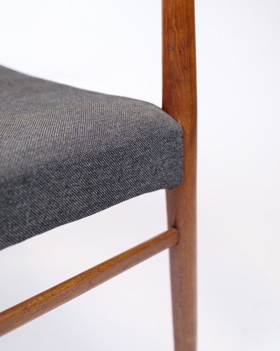 Set Of Eight Dining Chairs   Model 26   Teak   Henry Kjærnulf   K/S Korup Chair Factory   1960s photo vinterior