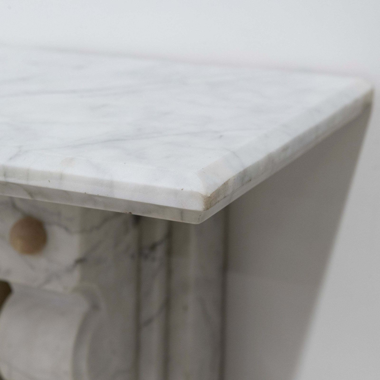 photo vinterior Antique Fireplace Surround With Sienna Marble Columns
