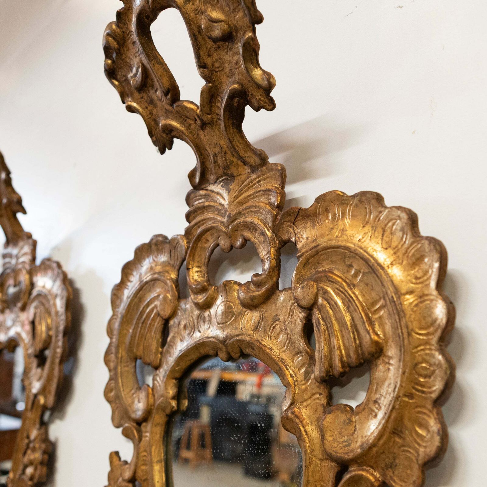 photo vintage Pair Of Antique Italian Giltwood Ornate Mirrors