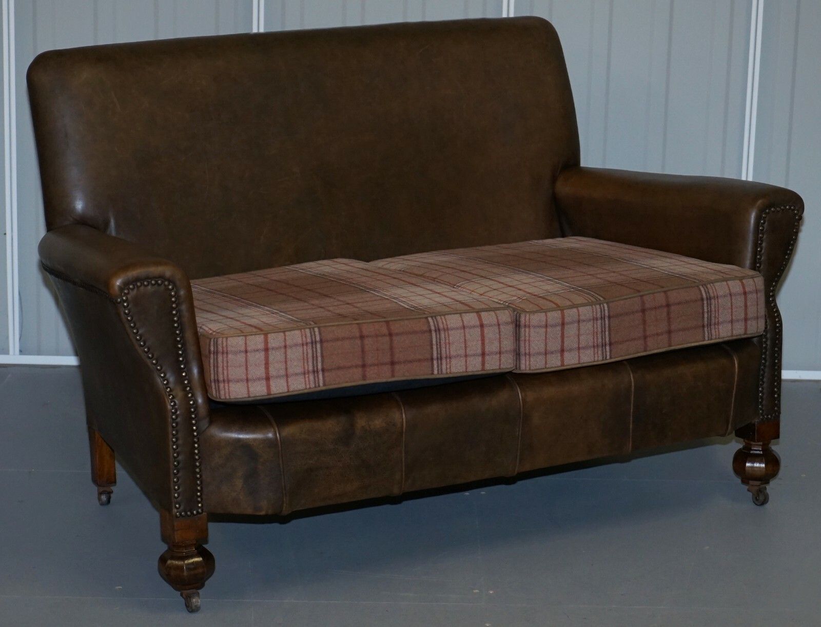 Edwardian Walnut Brown Leather Three Piece Sofa, Armchairs Suite Tartan Cushions photo for sale