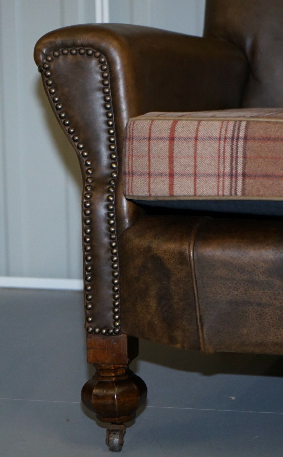 Edwardian Walnut Brown Leather Three Piece Sofa, Armchairs Suite Tartan Cushions photo 2850.0