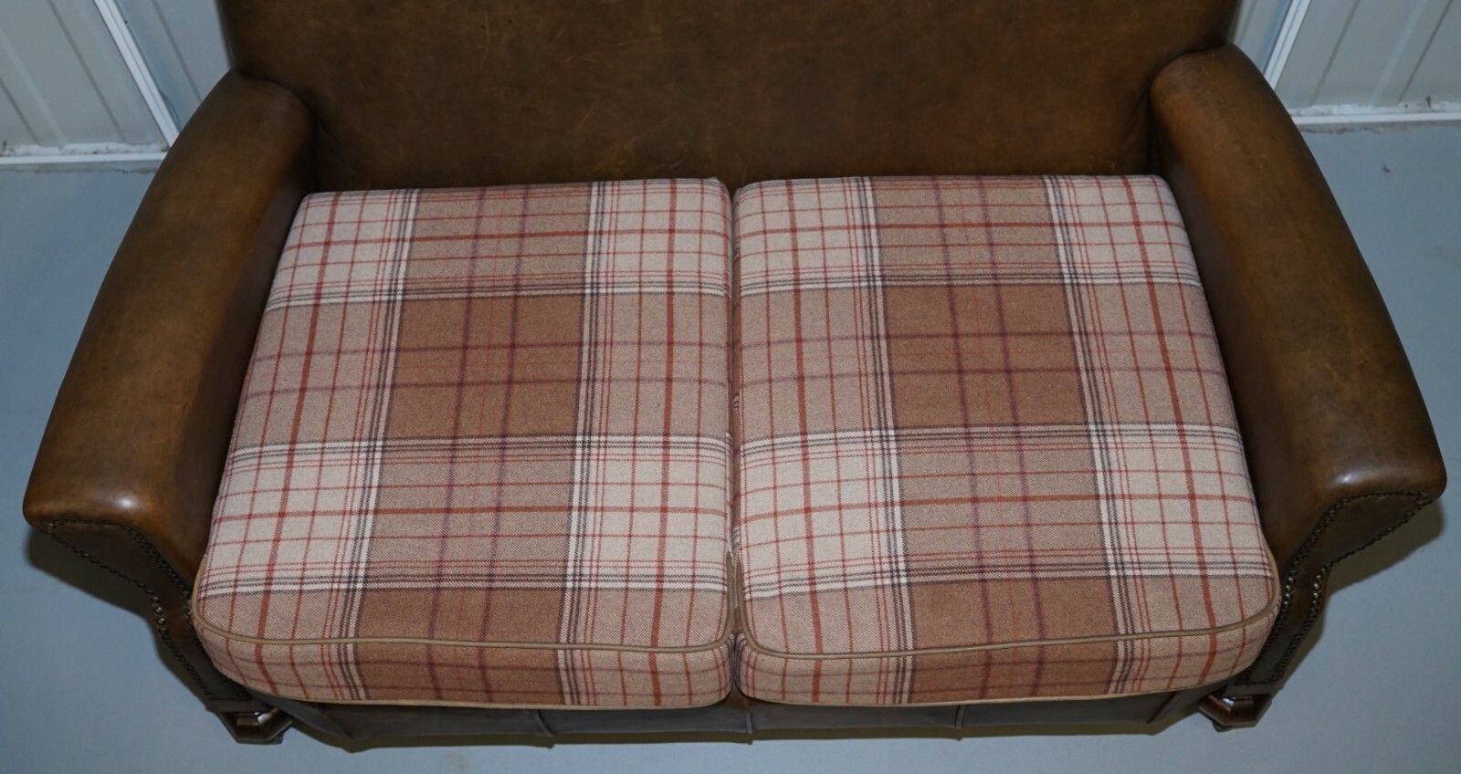 Edwardian Walnut Brown Leather Three Piece Sofa, Armchairs Suite Tartan Cushions photo buy