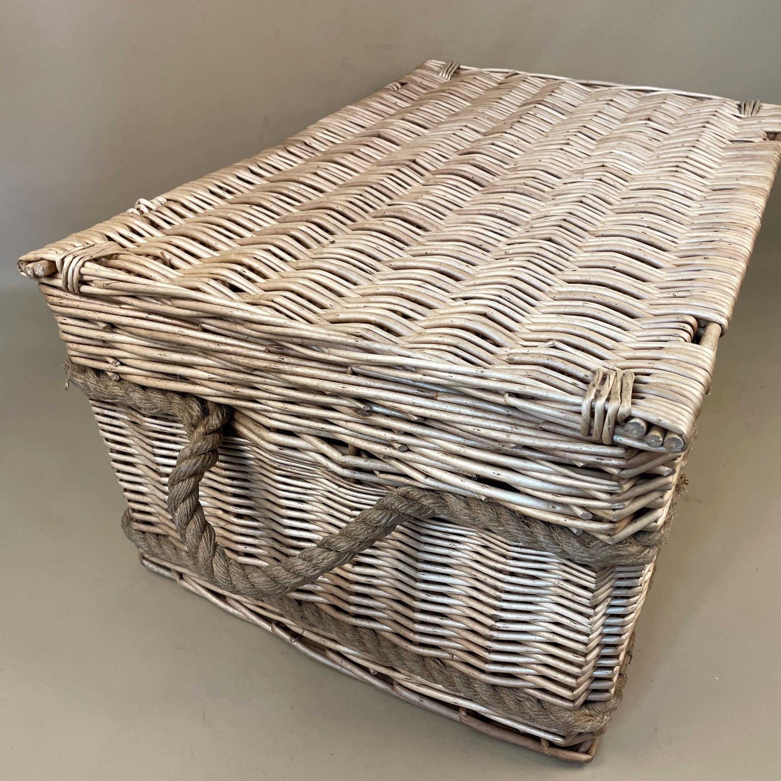 Vintage Rectangle Basket Woven Wicker Brown Storage Brown Cottage Farmhouse Toy Lidded Picnic Lid Rope Detail Antique Toys Log Logs Hamper photo buy