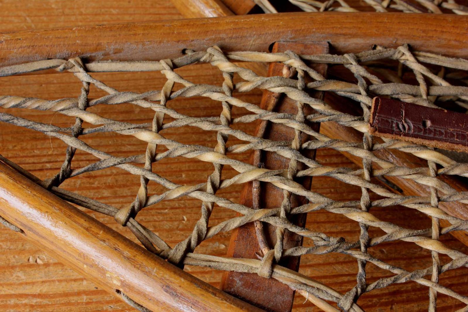 photo vintage Vintage Pair Of Snocraft Snowshoes. 1943 Snow Shoes. Christmas Ski Lodge.