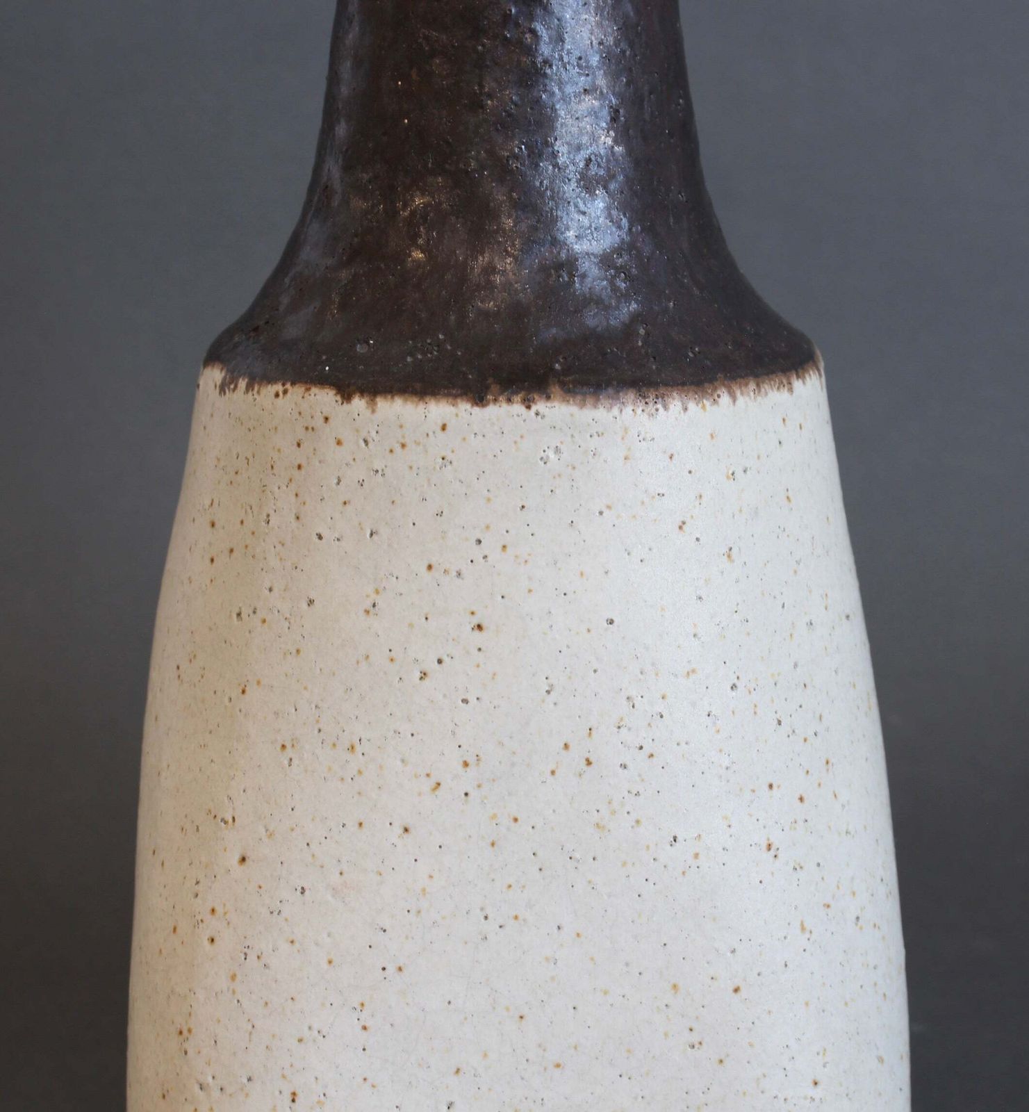 photo vintage Vintage Italian Ceramic Vase By Bruno Gambone (Circa 1980s)