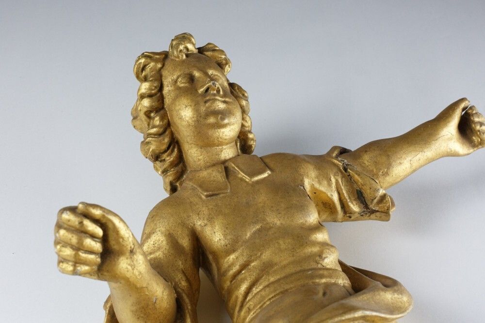 Large Baroque Style Late 18th Or Early 19th Century Carved Giltwood Angel photo vinterior