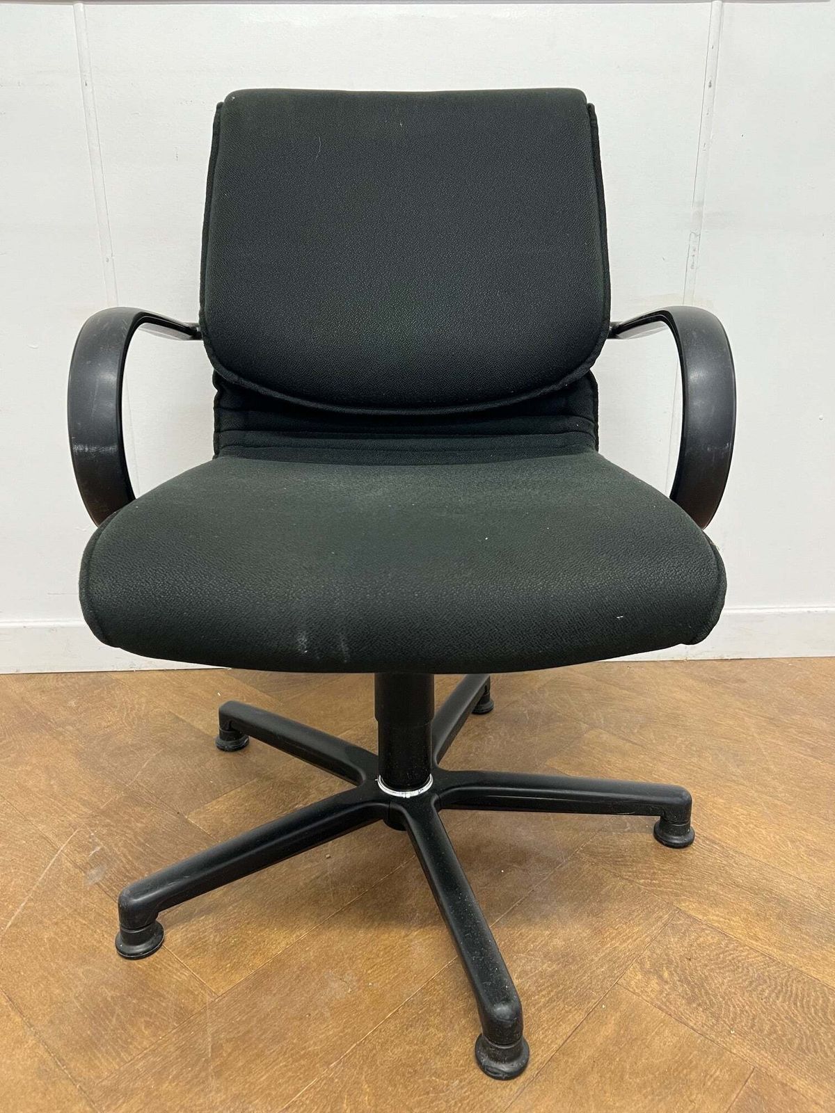 Vintage Comforto Black Cloth Swivel Meeting Chair (Set Of 6)