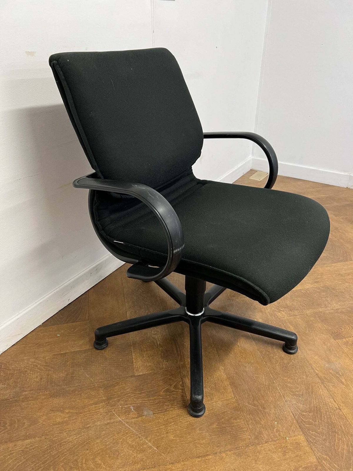 Vintage Comforto Black Cloth Swivel Meeting Chair (Set Of 6) photo for sale