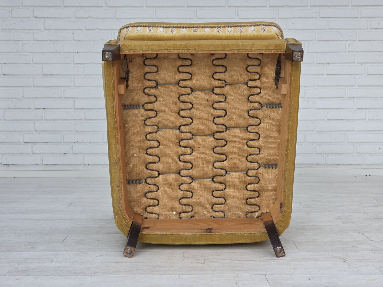 Ca. Jaren 1960, Deense Fauteuil, Honinggeel Meubelvelours, Goede Staat. photo furniture