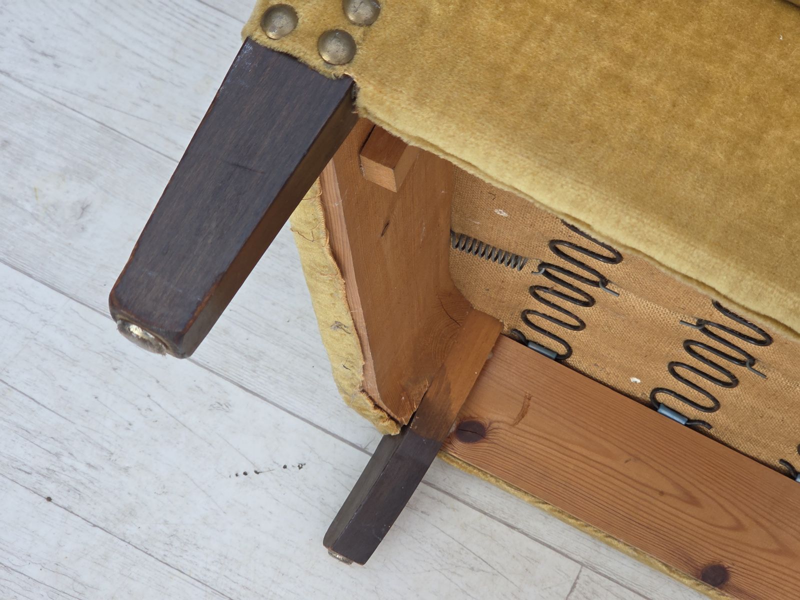 Ca. Jaren 1960, Deense Fauteuil, Honinggeel Meubelvelours, Goede Staat. photo vintage