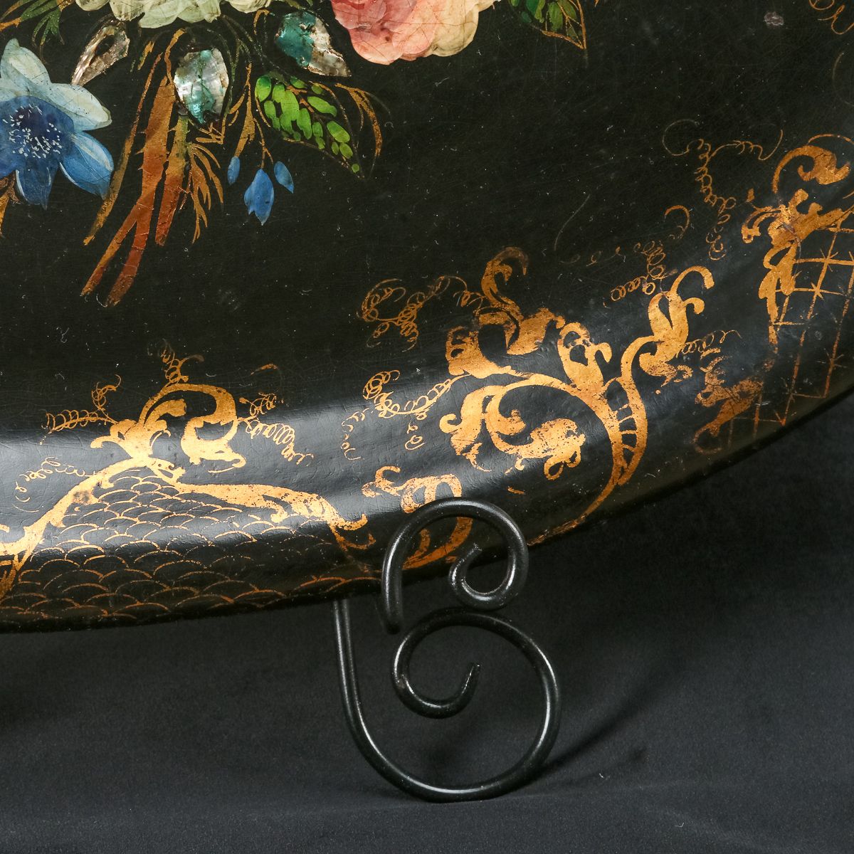 English Victorian Ebonised Chinoiserie Floral Papier Mâché Drinks Butlers Serving Tray (Circa 1870) photo for sale