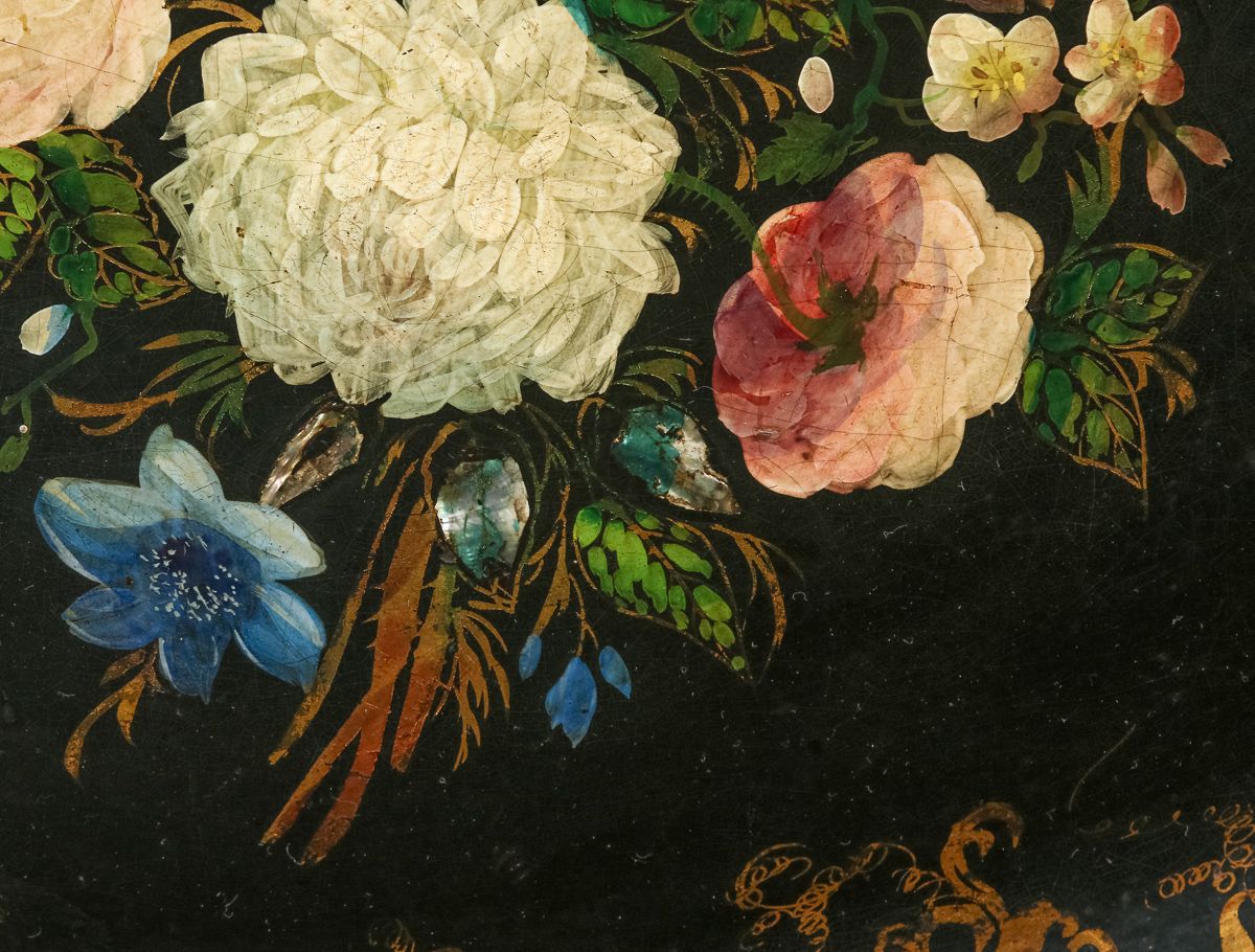 photo for sale English Victorian Ebonised Chinoiserie Floral Papier Mâché Drinks Butlers Serving Tray (Circa 1870)