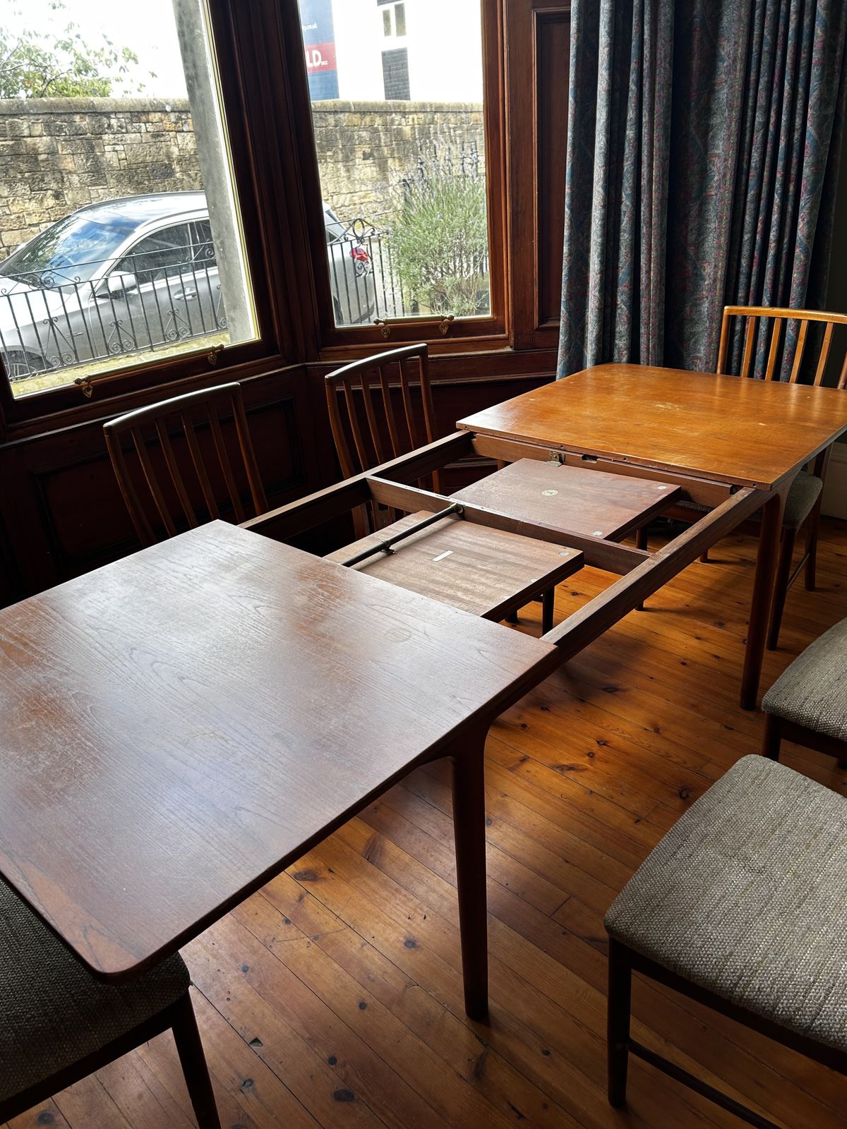 McIntosh T3 Extending Dining Table And 6 Chairs