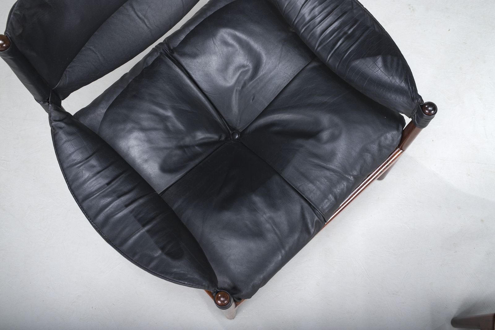 photo vinterior Mid Century Modern Danish Armchairs And Coffee Table By Kristian Vedel For Sören Willadsen, 1960s, Set Of 3
