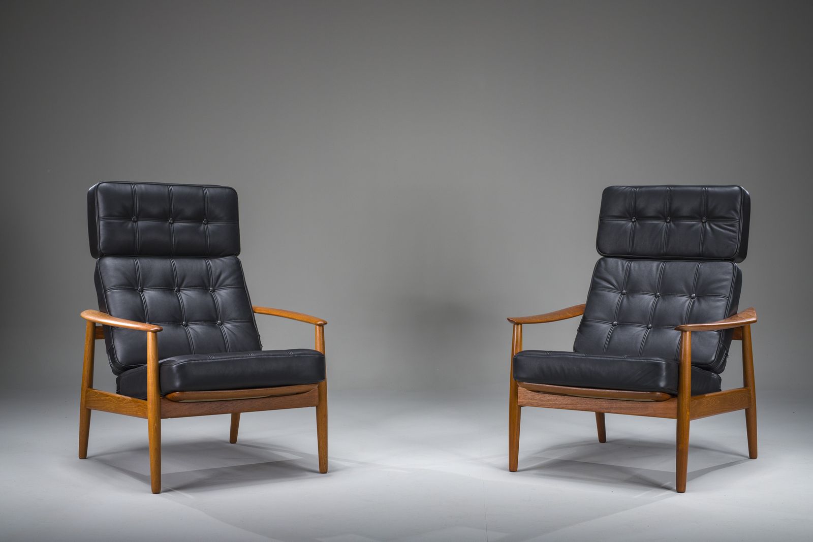 Armchair With Model Fd 164 Frame By Arne Vodders And Model 118 Armrests By Grete Jalks In Teak And Black Leather, Denmark, 1960s photo vintage