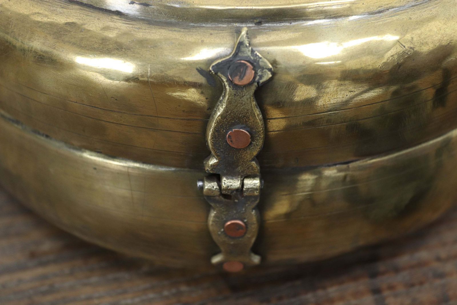 photo vinterior Early 20th Century Hand Carved Indian Brass Chapati Box
