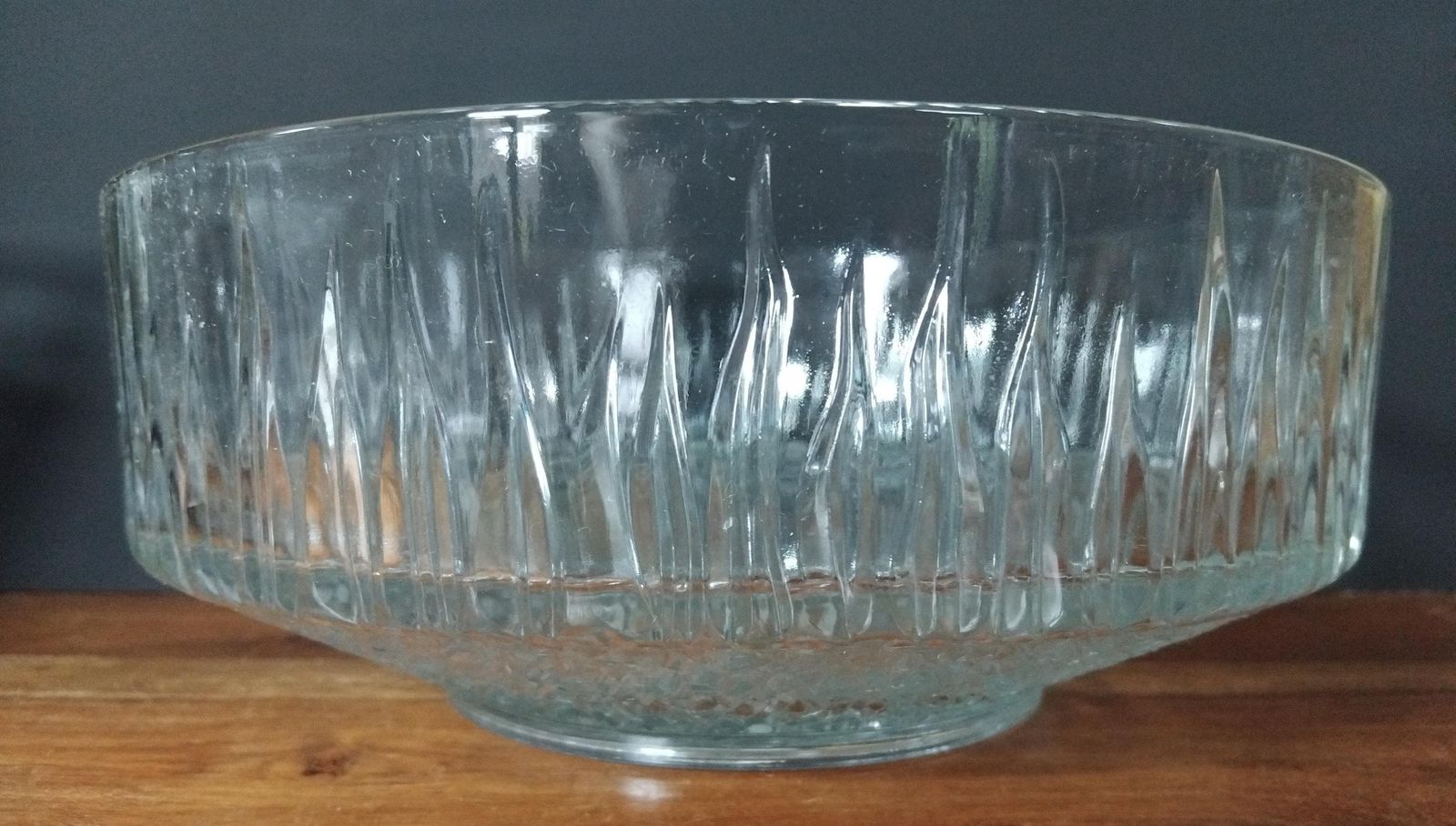 photo furniture Vintage Ravenhead Whitefire Bowl Set, Mcm 1 Serving Bowl And 6 Dessert Bowls, Ice Textured Glass, 1980s