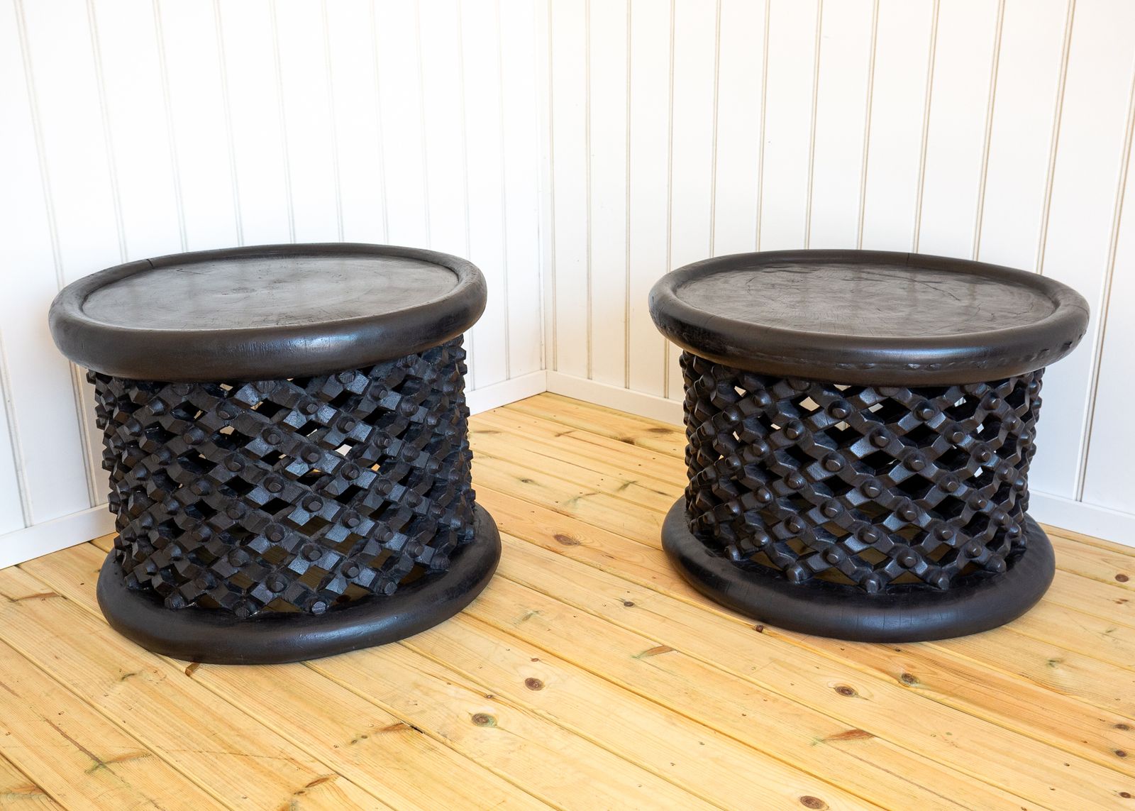 photo vintage Pair Of African Coffee Tables Sculptural Organic Tribal Bamileke Black Mcm 1950s Trunk Hewn Carved Ethnographic Bohemian Cultural Sculptural Organic