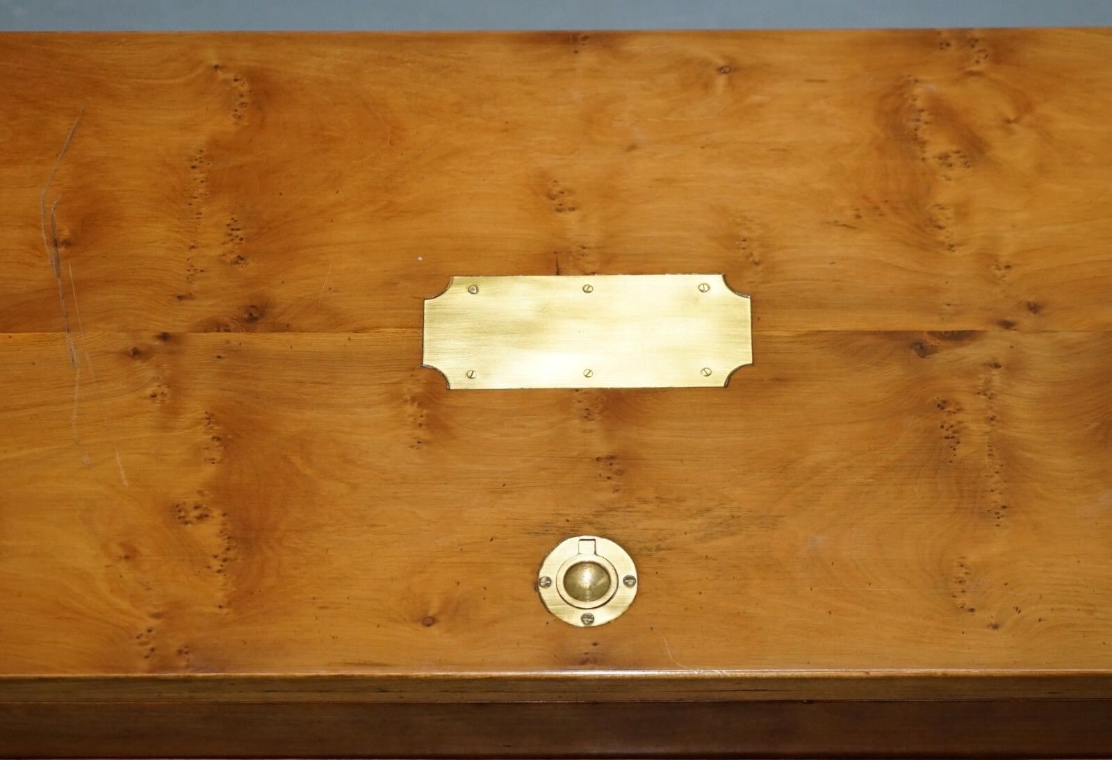 Rare Burr Yew Wood Military Campaign Gun Case Coffee Side Table On Original Base photo 3300.0