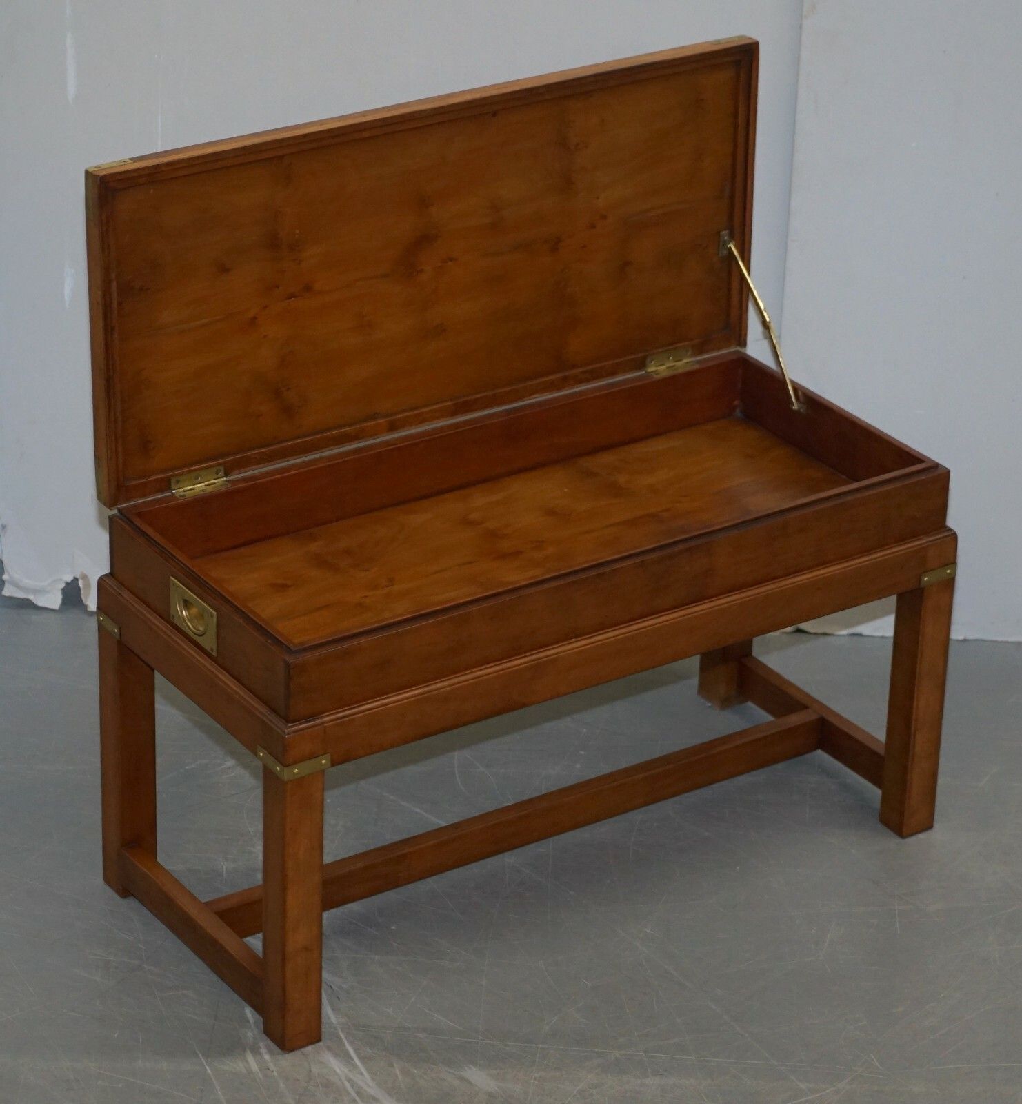 photo furniture Rare Burr Yew Wood Military Campaign Gun Case Coffee Side Table On Original Base