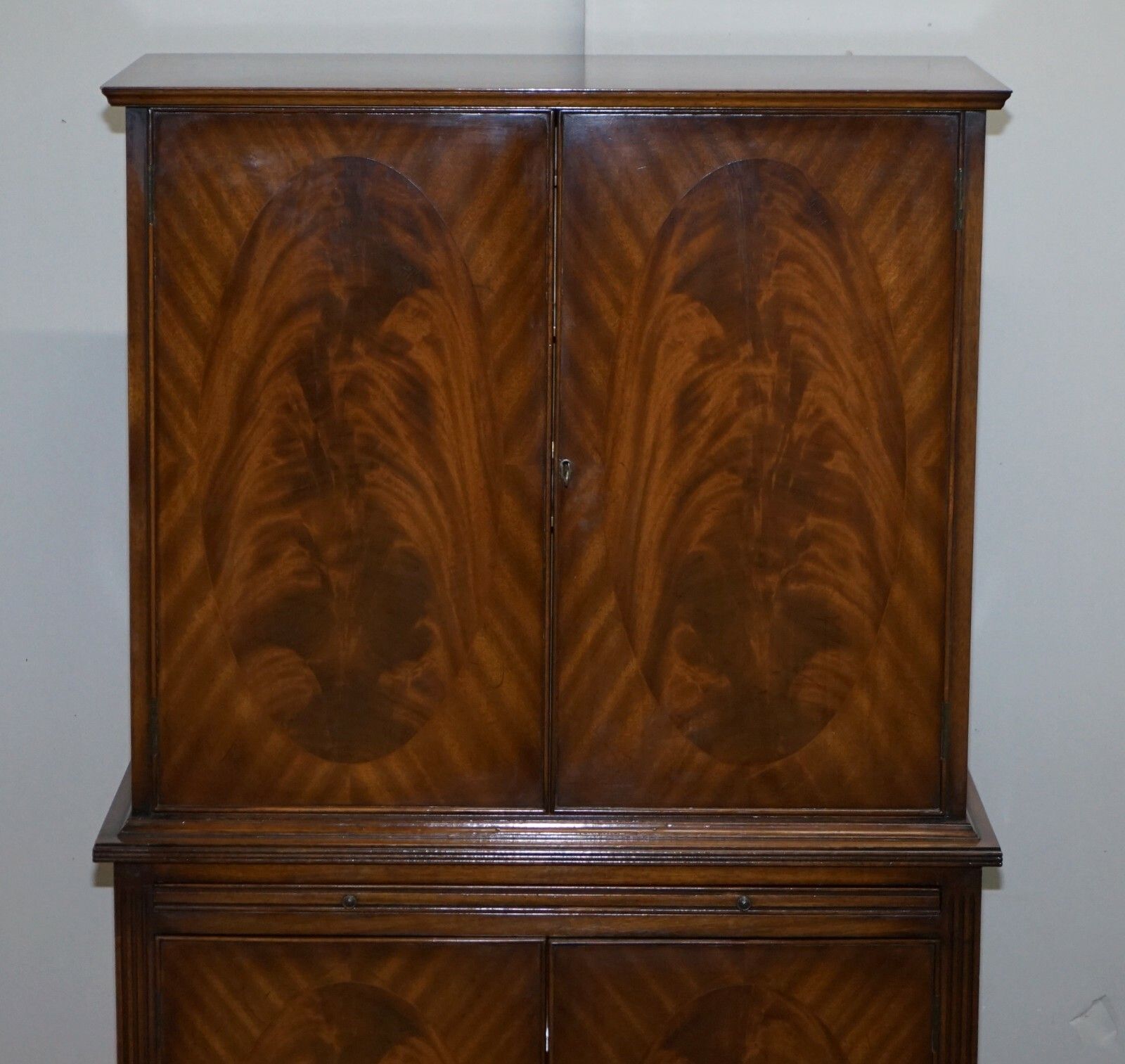 Beautiful Very Fine Sheratin Revival Flamed Mahogany & Satinwood Drinks Cabinet photo Furniture