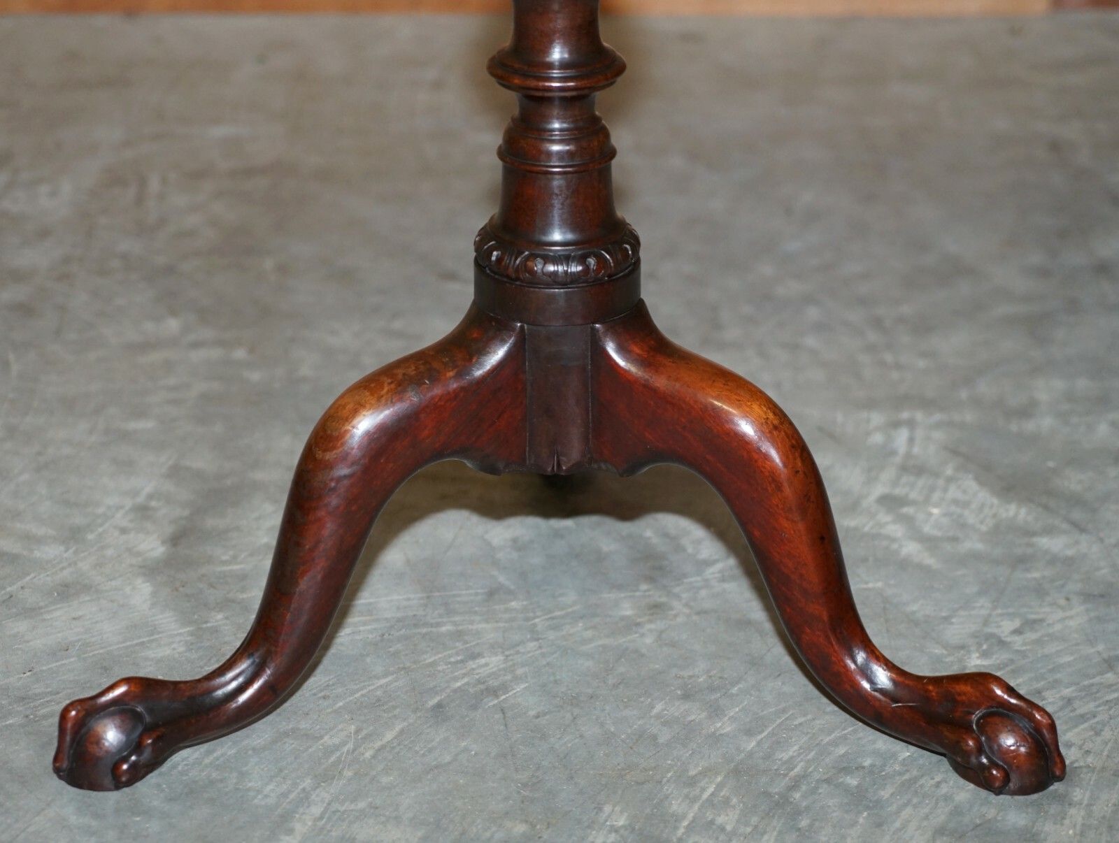 photo furniture Very Fine Gillows Of Lancaster Antique Mahogany Pie Crust Claw & Ball End Table