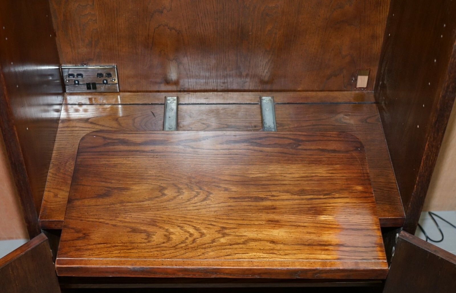 Hendredon Military Campaign Media Cupboard Telvision Stand Spotlights & Power photo vintage