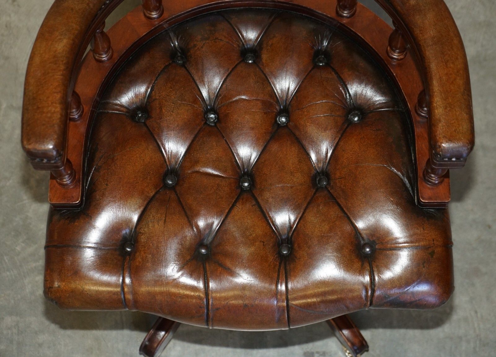 photo furniture Popular Restored Chesterfield Vintage Brown Leather Directors Captains Chair